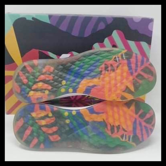 ALDO MX DINA SAADI Trainers design
Artist Series - Picture 10 of 10